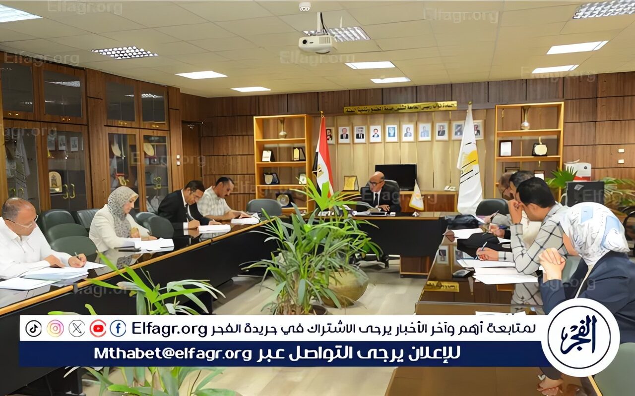 نائب رئيس جامعة أسيوط يبحث تفعيل مشروعات جديدة وتوسيع مجالات التدريب والتسويق بالجامعة