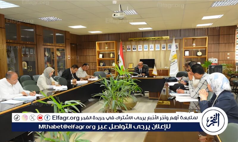 نائب رئيس جامعة أسيوط يبحث تفعيل مشروعات جديدة وتوسيع مجالات التدريب والتسويق بالجامعة