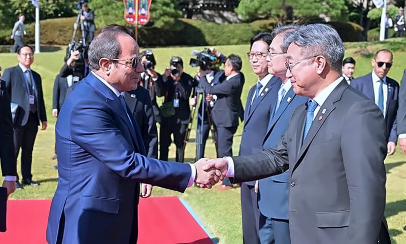 ثاني محطات الجولة الآسيوية، السيسي يصل ماليزيا بعد قليل