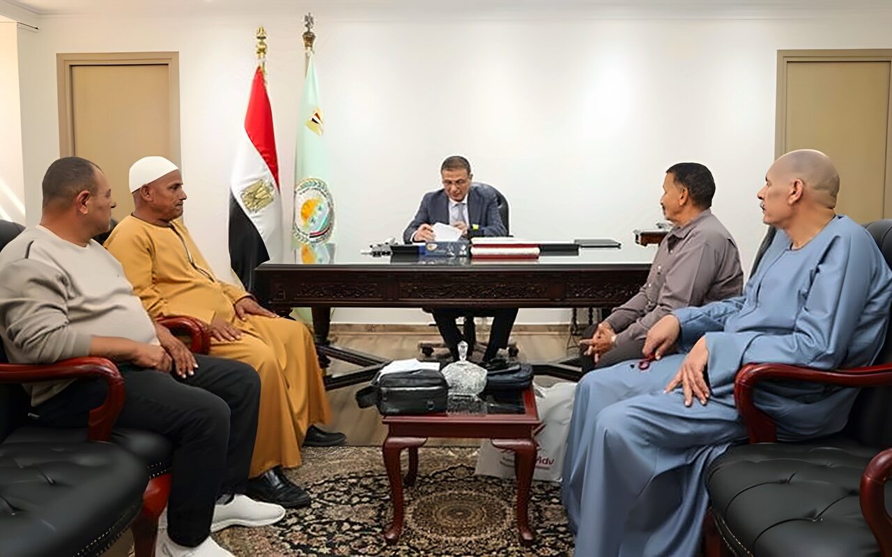 وزير الزراعة يلتقي فلاحي البحيرة، مطالب بتوفير الأسمدة وتطهير المساقي وتشديد الرقابة على الأسواق
