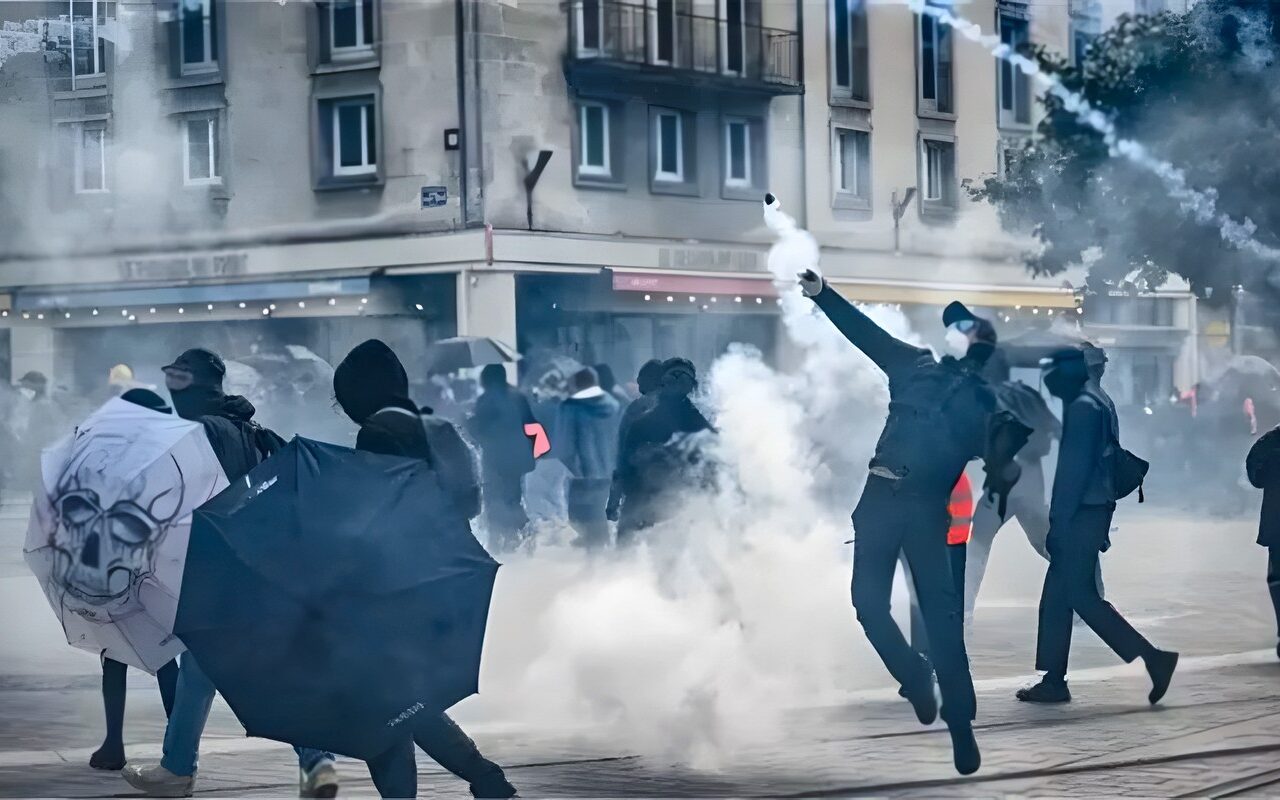 احتجاجات فرنسا، إصابة 267 شرطيا واعتقال 1435 متظاهرا خلال 48 ساعة