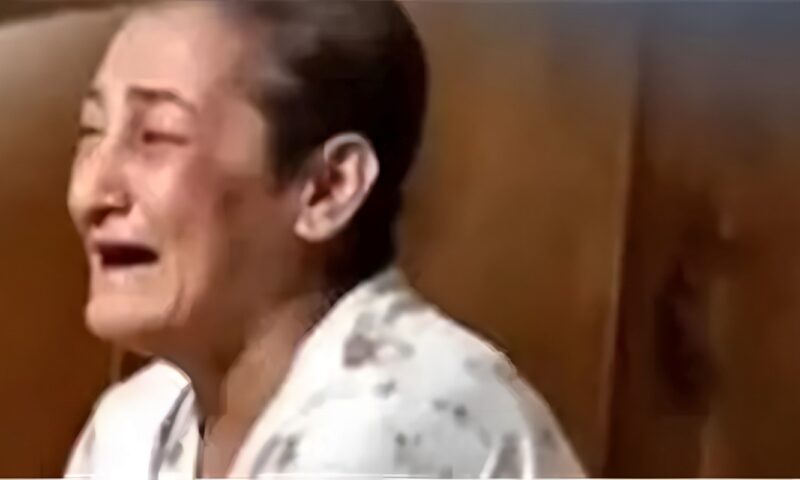 شقيقتها ضربتها بالعصا وقصت شعرها، صراخ ودموع سيدة مسنة بالمحلة يثير الغضب (صور)