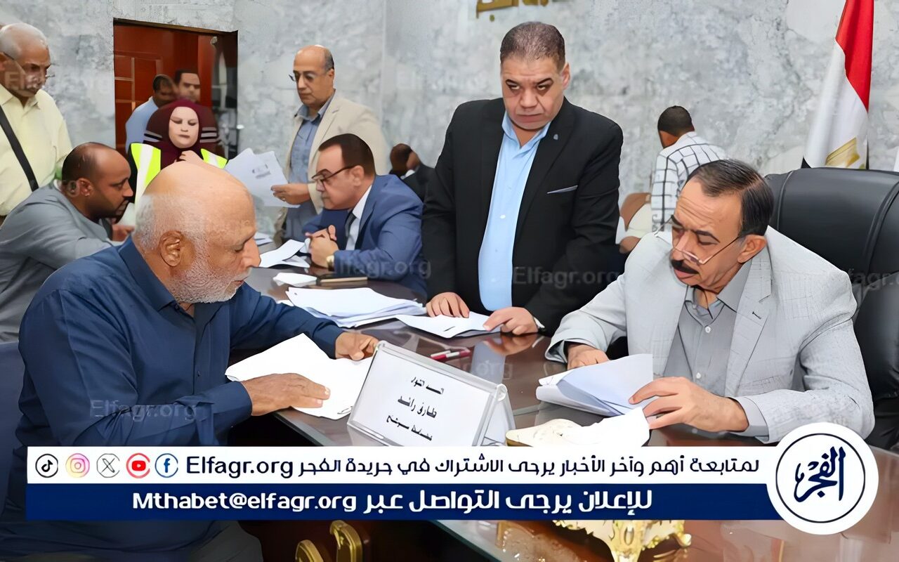 محافظ سوهاج: يعقد اللقاء الجماهيري الأسبوعي لبحث مطالب المواطنين