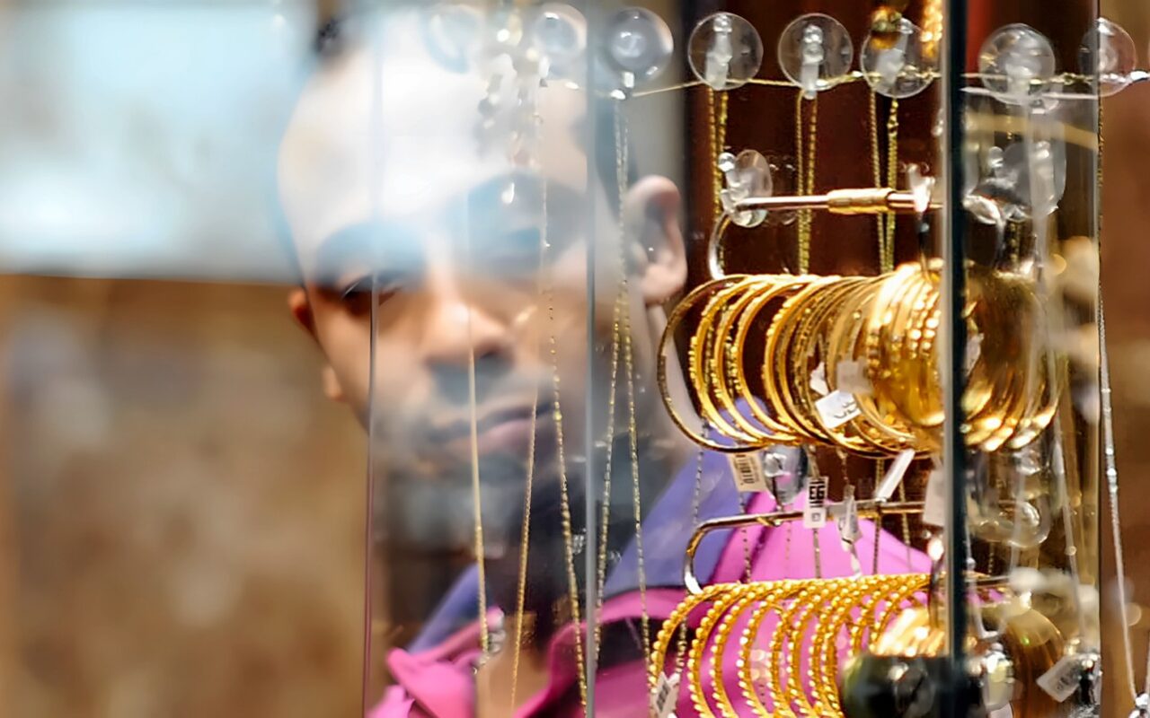 تراجع كبير لسعر الذهب في مصر مع زيادة الفجوة السعرية