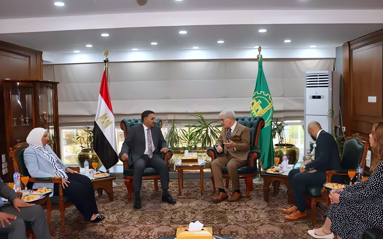 محافظ القليوبية يبحث مع القائم بأعمال السفير الأمريكي تعزيز التعاون ودعم المشروعات التنموية