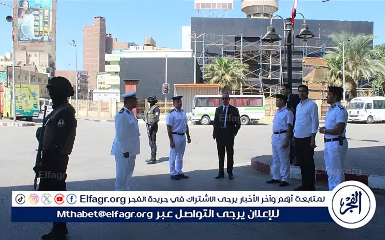 مدير أمن سوهاج يتفقد التمركزات الأمنية بميدان الثقافة