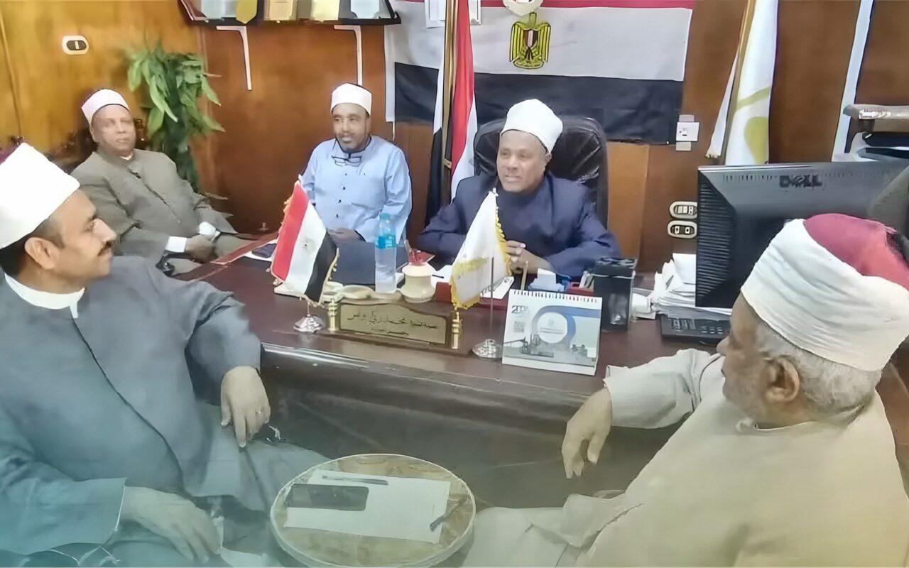 مدير أوقاف قنا يشدد على الالتزام بالتعليمات الوزارية والمتابعة الميدانية