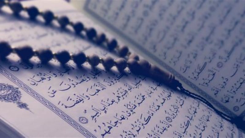 تمنع عذاب القبر، فضل قراءة سورة الملك قبل النوم والمداومة عليها