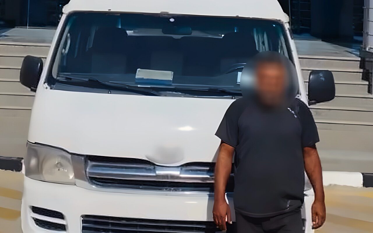 ميكروباص منتهي التراخيص وبدون رخصة قيادة، سائق يعتدى على زوجين ويحطم سيارتهما في أكتوبر