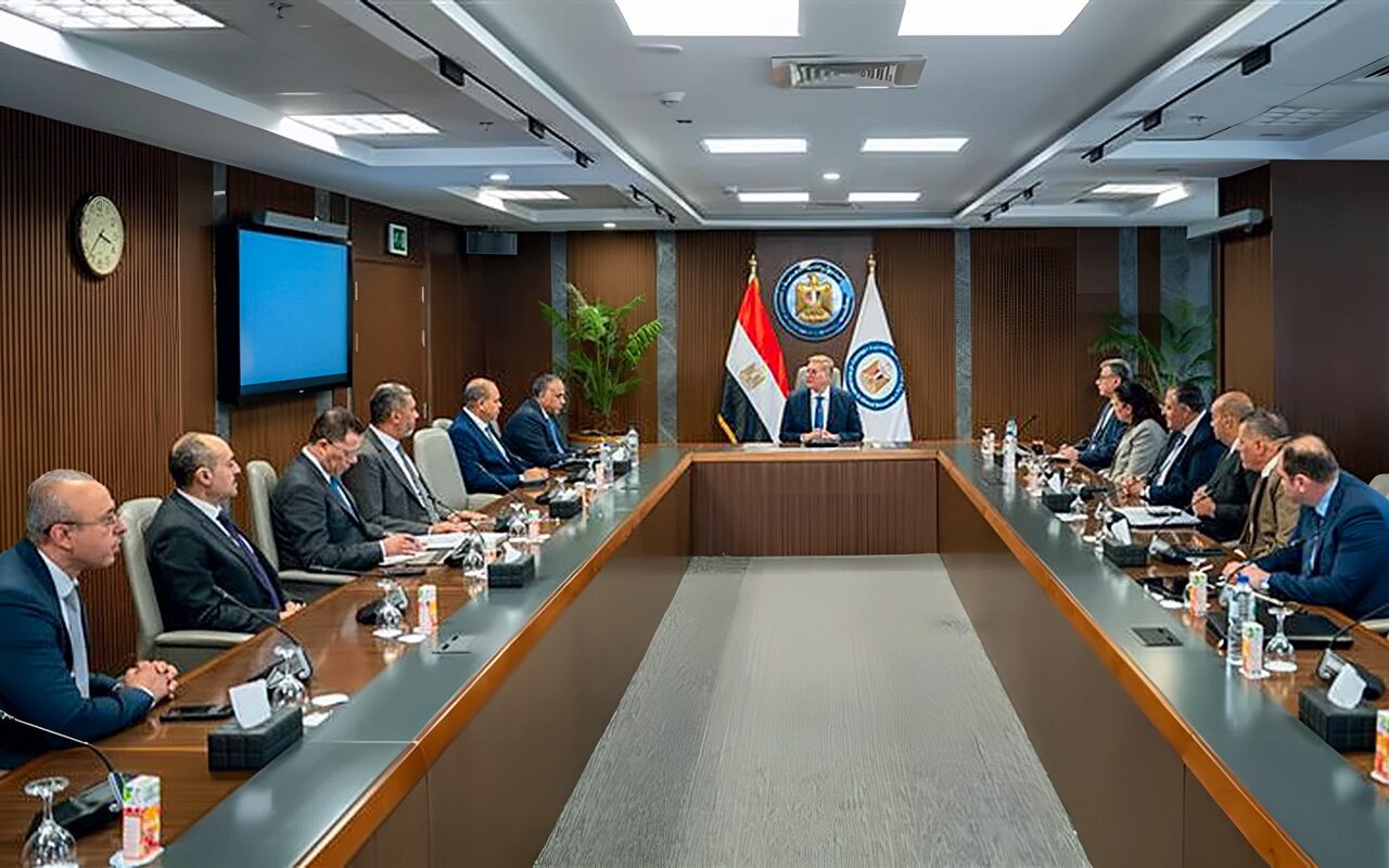 وزير البترول يتابع خطط زيادة الإنتاج وتأمين الإمدادات
