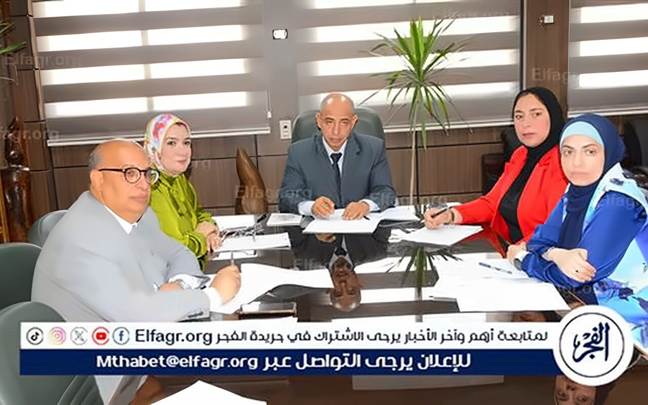 نائب رئيس جامعة أسيوط يناقش أنشطة مراكز اللغات وخطط تطوير برامجها التدريبية