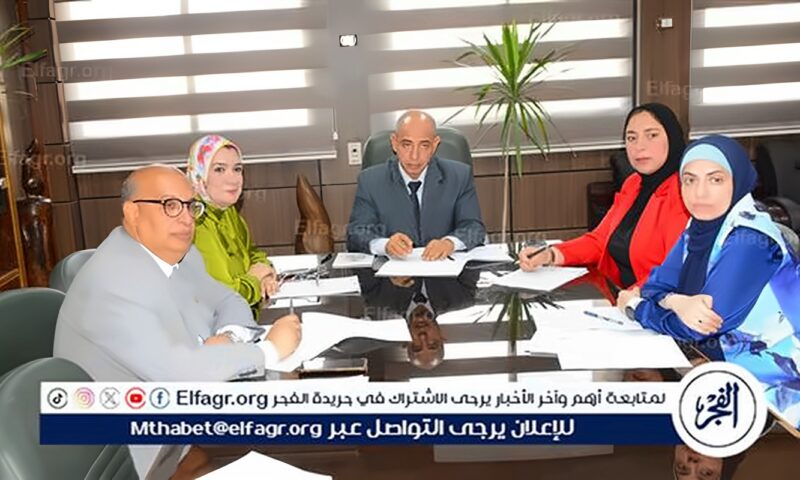 نائب رئيس جامعة أسيوط يناقش أنشطة مراكز اللغات وخطط تطوير برامجها التدريبية