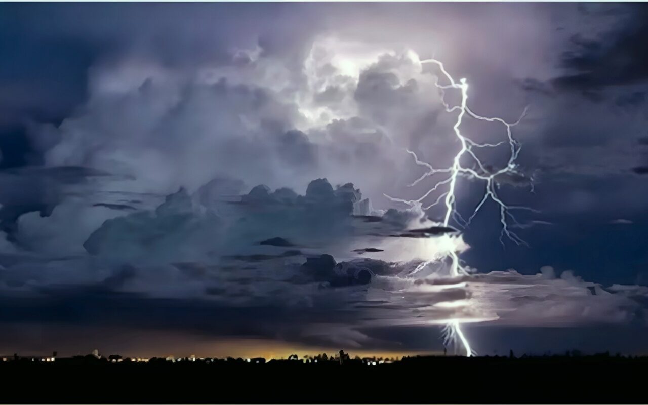 أمطار رعدية تضرب جنوب البحر الأحمر، والأرصاد تحذر سكان حلايب وشلاتين