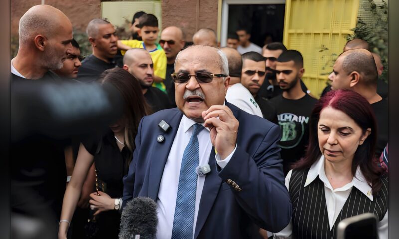 الطيبي يصرخ على إسرائيلي يعرقل التصويت في انتخابات الكنيست