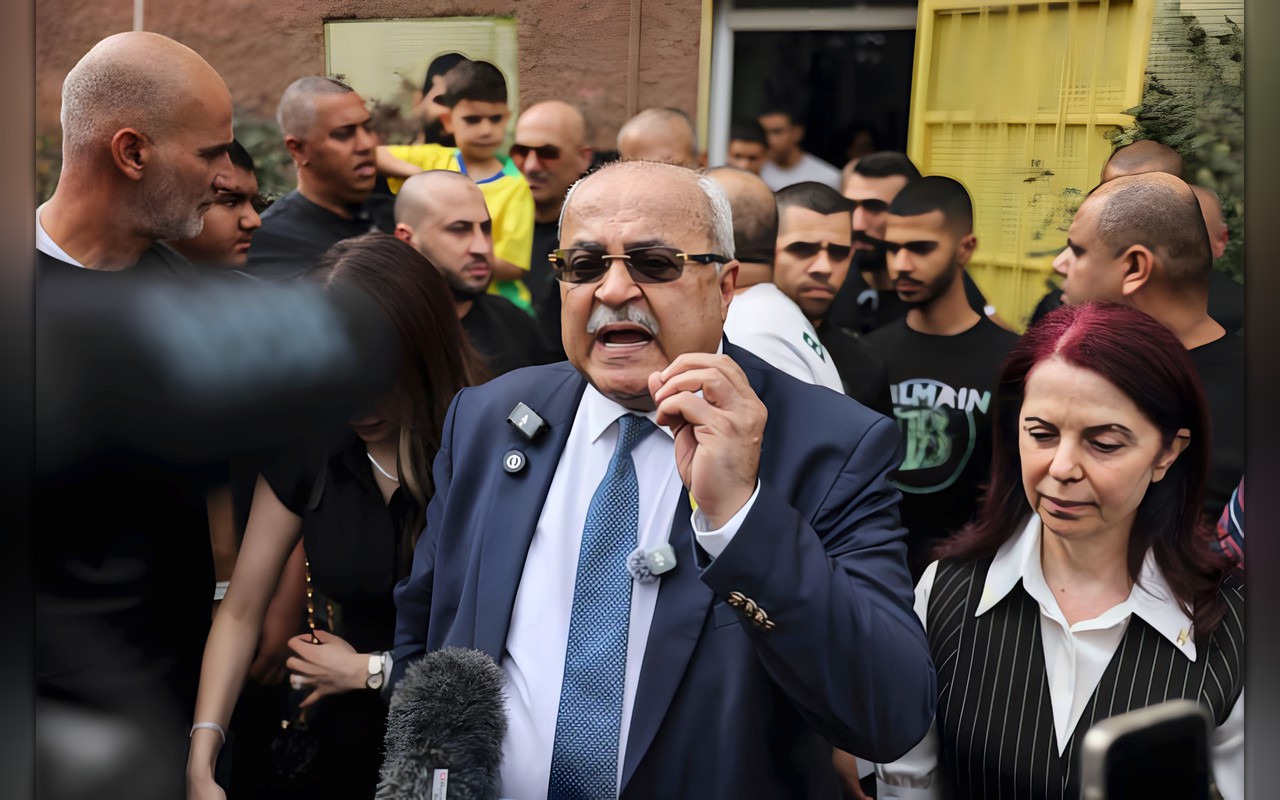 الطيبي يصرخ على إسرائيلي يعرقل التصويت في انتخابات الكنيست