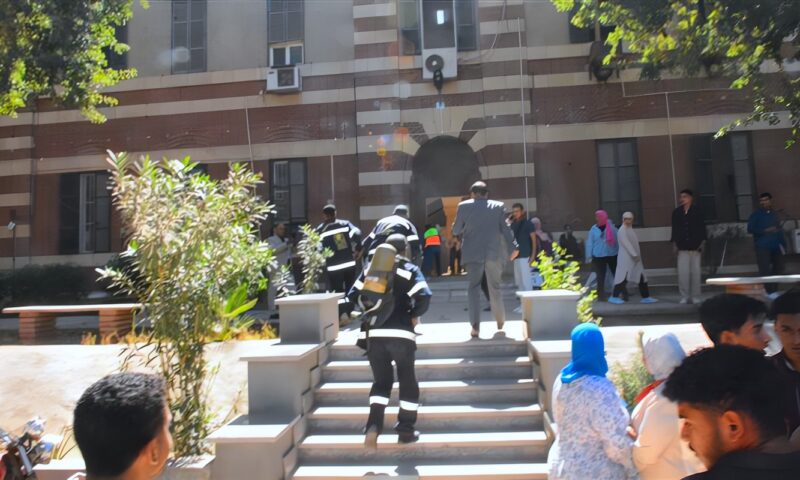 جامعة أسيوط تنفذ تجربة إخلاء لتعزيز الاستعداد للطوارئ بكلية الآداب