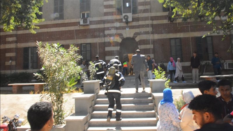 جامعة أسيوط تنفذ تجربة إخلاء لتعزيز الاستعداد للطوارئ بكلية الآداب