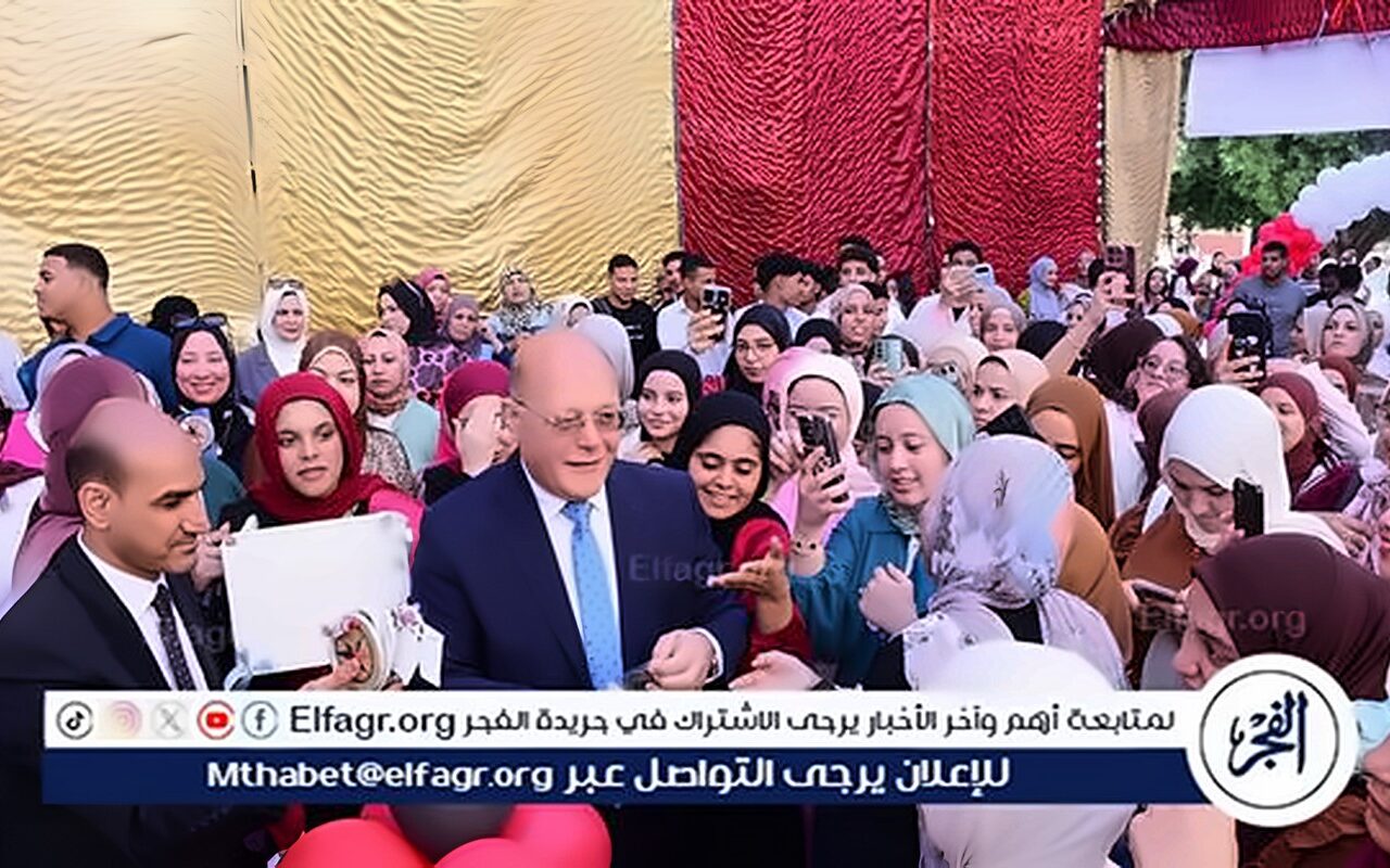 النعماني يشارك طلاب كلية علوم سوهاج فرحة انطلاق العام الدراسي