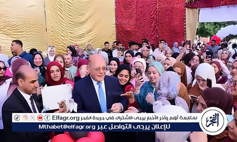 النعماني يشارك طلاب كلية علوم سوهاج فرحة انطلاق العام الدراسي