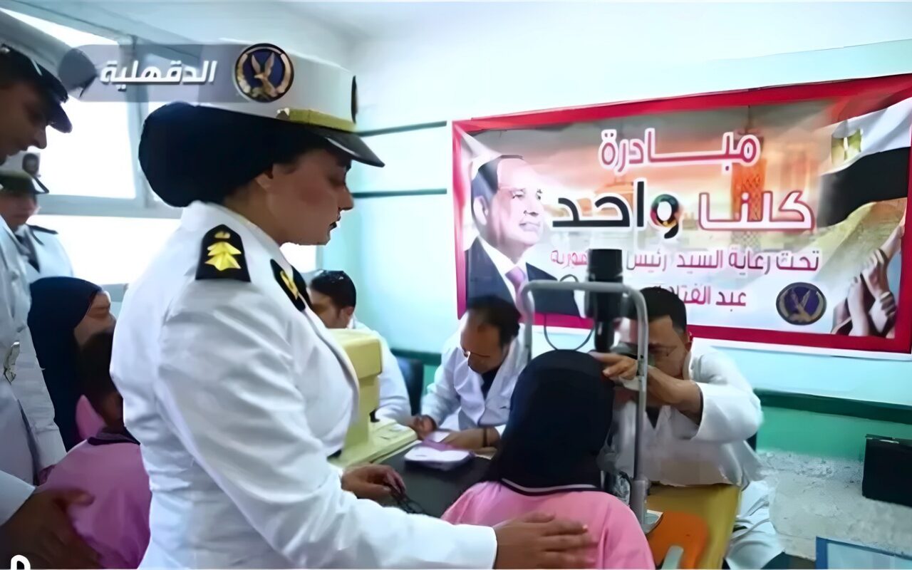 الداخلية تطلق قوافل طبية للكشف عن أمراض العيون لطلاب المدارس بالمجان (صور)