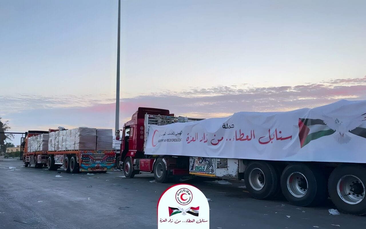 7 آلاف طن من الدقيق والغذاء إلى غزة، الهلال الأحمر يواصل دعم الأسر الفلسطينية