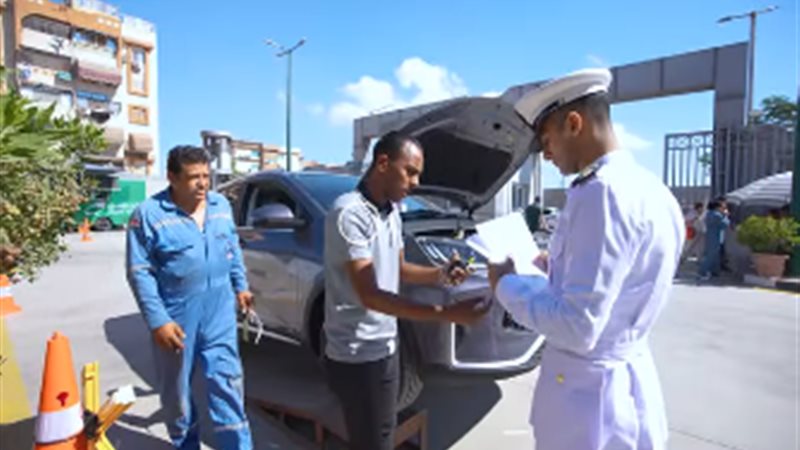 الداخلية: تخفيض تكاليف استخراج وتجديد تراخيص السيارات والقيادة بنظام الشباك الواحد (فيديو)