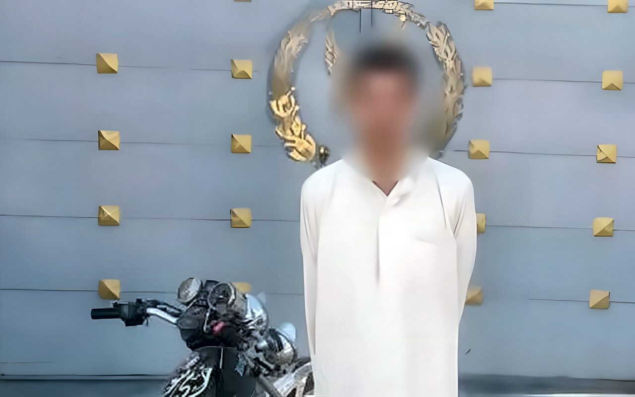 ضبط متهمين في سرقتين بكفر الشيخ والفيوم، أحدهما استولى على أموال محل والآخر سرق دراجة نارية بالإكراه