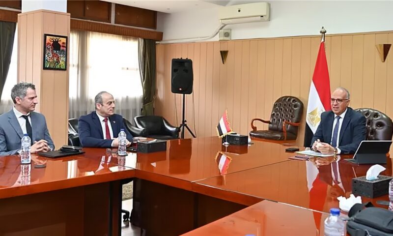 وزير الري تنفيذ أنشطة لمواجهة ندرة المياه وتحسين الإنتاج الزراعي بمحافظتي قنا وكفر الشيخ