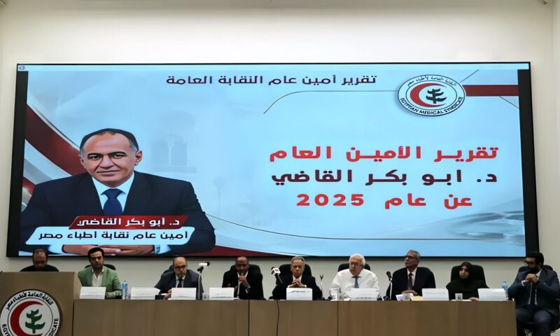 نقيب الأطباء يحذر: التوسع العشوائي في كليات الطب يهدد مستقبل المهنة