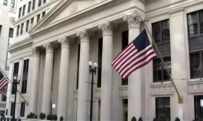 أخبار الاقتصاد اليوم: الفيدرالي الأمريكي يثبت الفائدة.. ارتفاع أسعار الذهب بالصاغة.. والدولار يعيد «الأوفر برايس» إلى سوق السيارات
