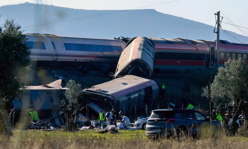 ارتفاع حصيلة ضحايا حادث تصادم قطارين في إسبانيا إلى 46 وفاة (فيديو)