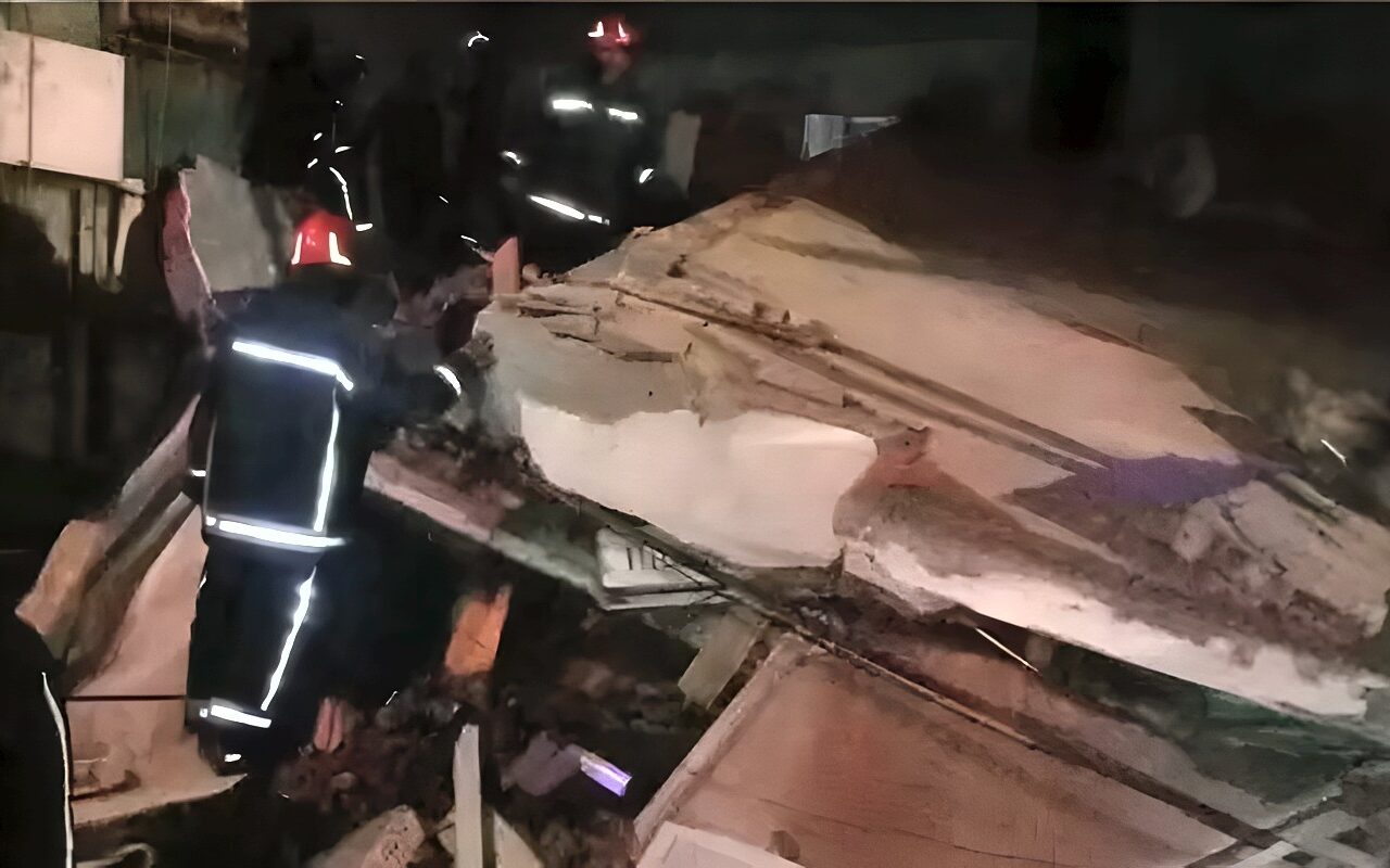انهيار عقار بالكامل في منطقة أبو سليمان شرق الإسكندرية والجهود مستمرة للبحث عن مفقودين