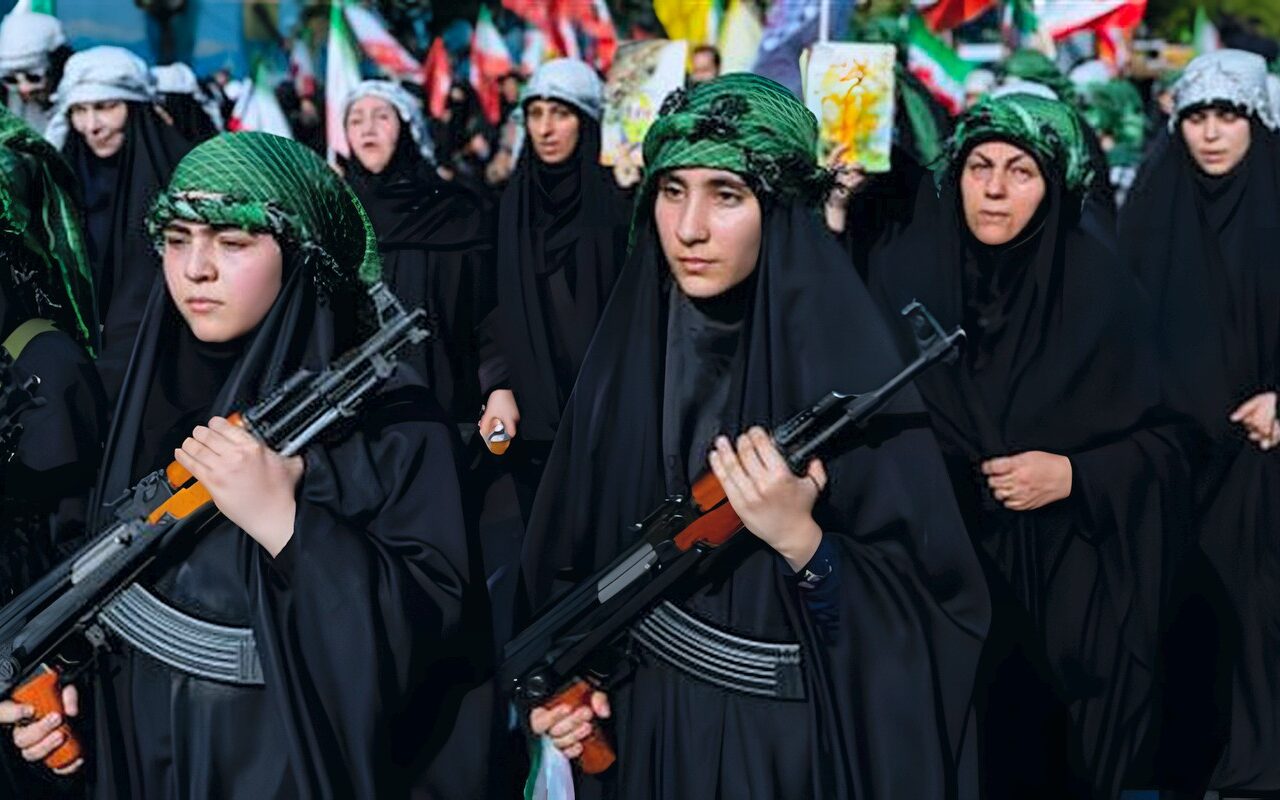 خبير استراتيجي يكشف سبب تسجيل الإيرانيات للتدريب العسكري في الحرس الثوري