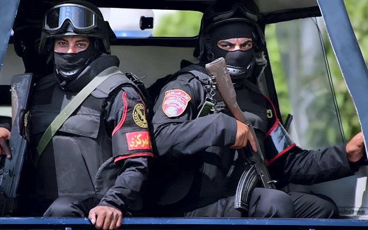 قفز في ترعة هربا من الشرطة، ضبط هارب من المؤبد بتهمة خطف فتاة بقنا
