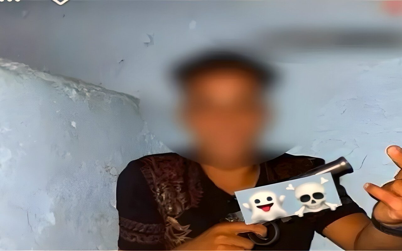 صورة بسلاح خرطوش تشعل مواقع التواصل في الفيوم، والأمن يحدد هوية صاحبها ويكشف مفاجأة