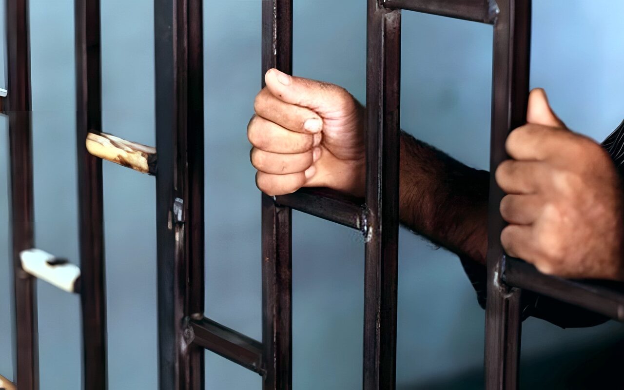 حبس المتهمين بسرقة حقيبة بها 30 ألف ريال سعودي من مالك شركة سياحة بالهرم