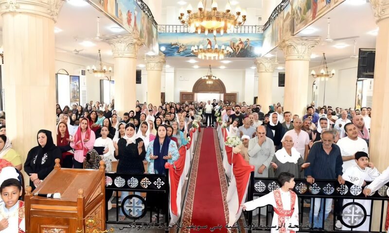 الأنبا غبريال يصلي القداس الإلهي بكنيسة القديس الأنبا كاراس السائح بقرية بياض العرب