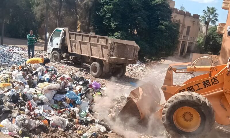 حملة نظافة مكبرة في أجا بالدقهلية، رفع مخلفات التطهير والهدم بقرية منية سمنود
