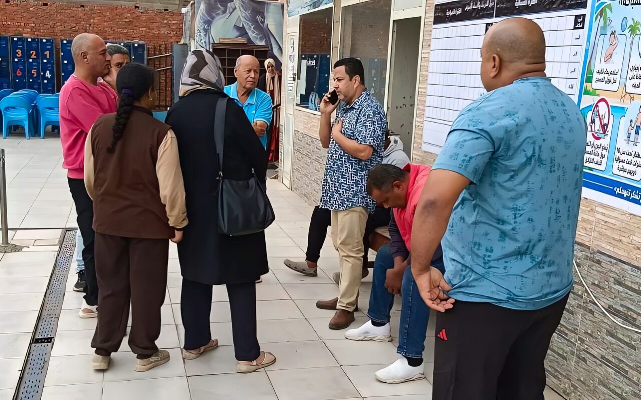 رفضوا فتح الغرفة وقالوا معطلة، مفاجآت في تفتيش الشباب والرياضة على حمام سباحة نادي شبرا الخيمة