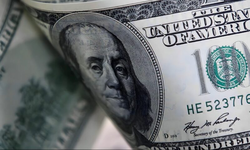 100 دولار بكام انهاردة؟.. سعر العملة الأمريكي في البنوك بعد الارتفاع الأخير