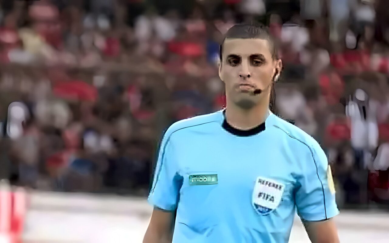 طاقم حكام جزائري لودية مصر وجنوب إفريقيا