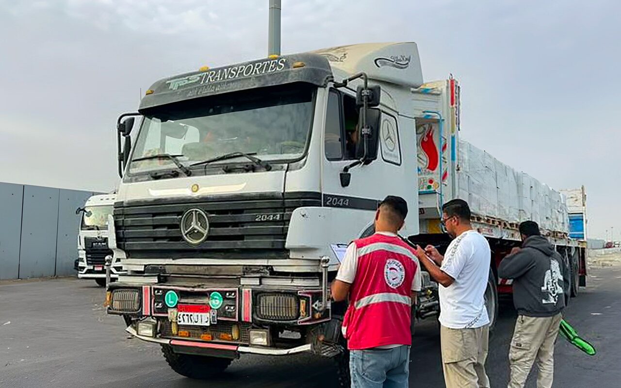 2850 طنًا من المساعدات إلى غزة، تفاصيل قافلة «زاد العزة 295»