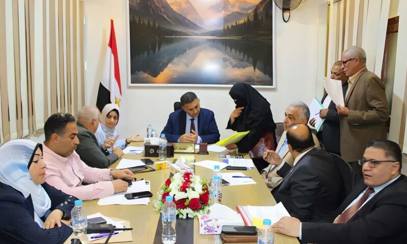 محافظ القليوبية يبحث شكاوى أهالي بنها وكفر شكر وطوخ وقها.. وفرص عمل لذوي الإعاقة والأسر الأولى بالرعاية