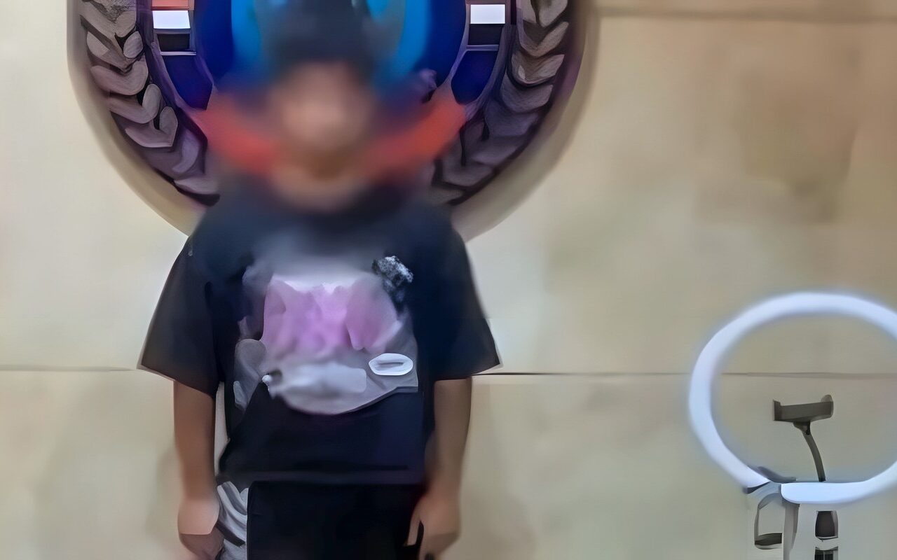 بحثا عن الترند والأرباح، ضبط صانع محتوى بالتجمع بتهمتي نشر فيديوهات خادشة وحيازة حشيش