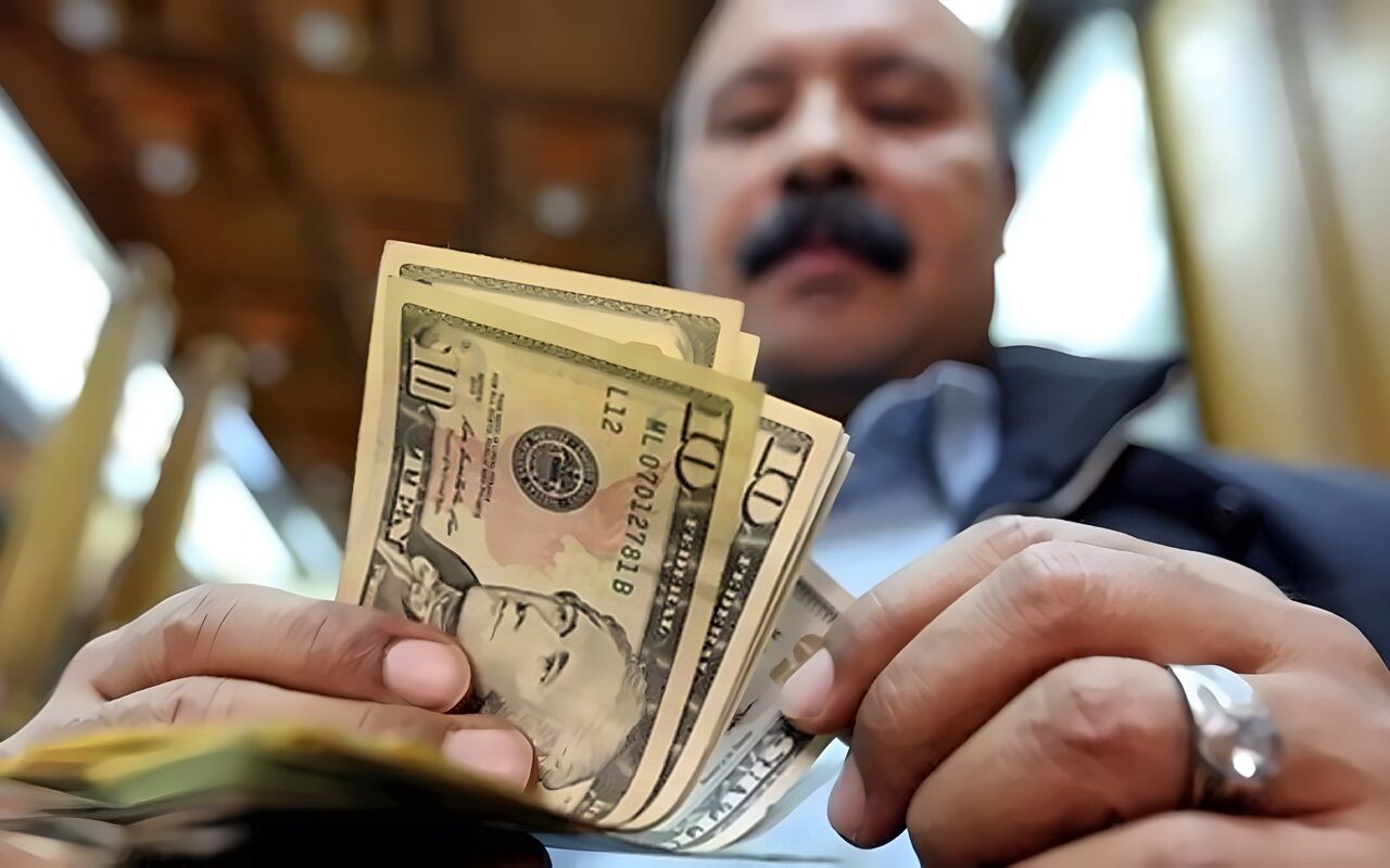 العرب يقودون تدفقات الأموال الساخنة في مصر.. مليار دولار خلال يوم