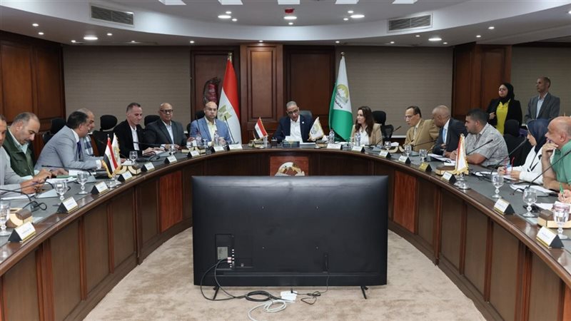 إزالة أدوار مخالفة ووقف توصيل المرافق، قرارات عاجلة من محافظ الجيزة لحل شكاوى المواطنين