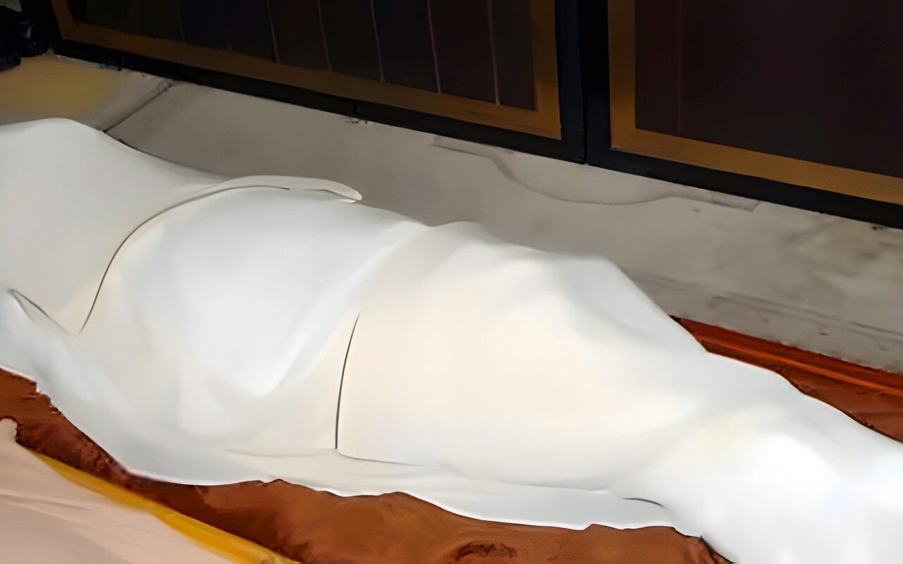 ما حكم تقبيل وجه المتوفى بعد تكفينه؟.. أمين الإفتاء يوضح