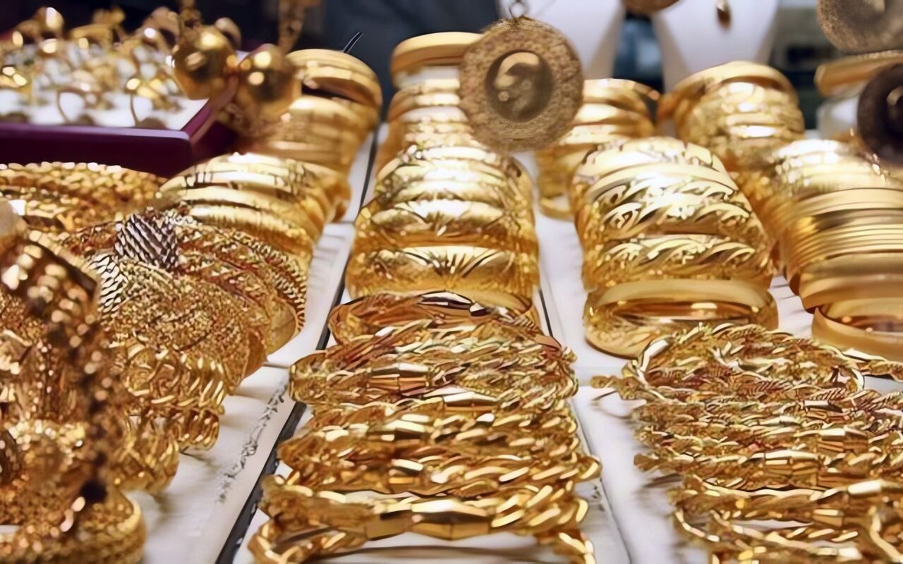 الجرام يتخطى الـ7000 جنيه.. مفاجأة في سعر الذهب عيار 24 بعد قفزة الدولار