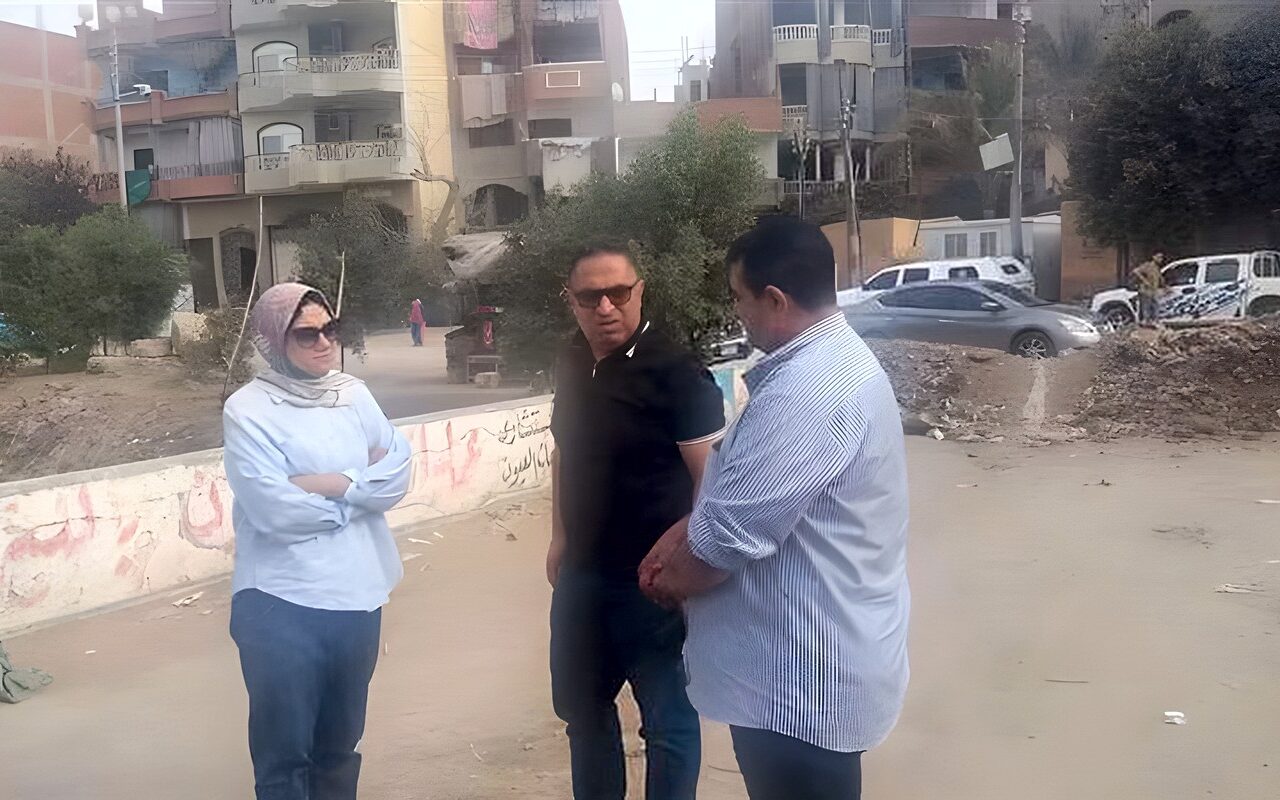 للتأكد من سلامته الإنشائية، نائب محافظ القليوبية تتابع غلق كوبري ميت عاصم ببنها
