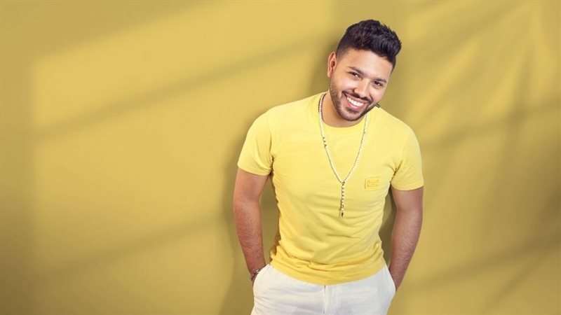 محمد شاهين يجري بروفات حفله الغنائي بمهرجان الموسيقى العربية